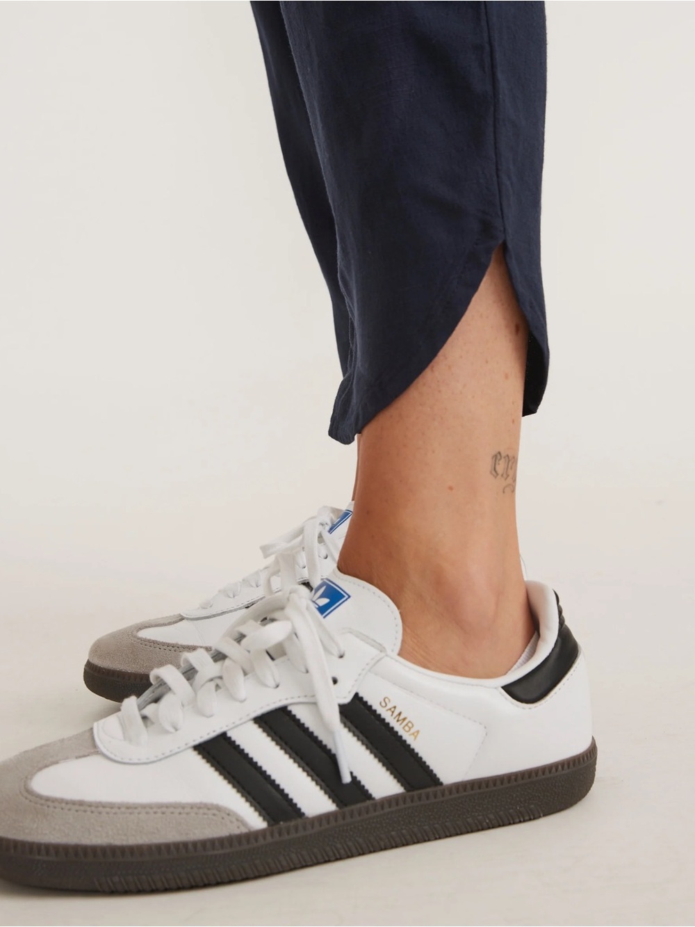 Marine Layer Allison Curved Hem Pants - Picture 4 of 12